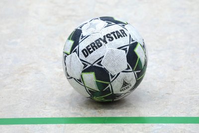 Gekickt wird in der Dreifeldturnhalle der Stadt (Symbolbild).