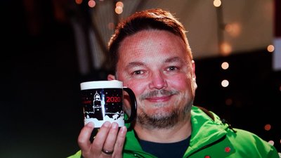4200 Glühweintöpfe, auch Bürgertassen genannt, wird der Entwurf des Plauener Fotografen Norman Richter im nächsten Jahr zieren. 