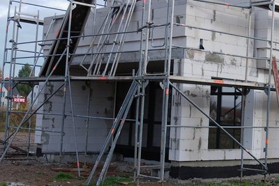 Ohne Gerüst geht beim Bau häufig nichts. Ähnliche Teile wie auf diesem Beispielfoto wurden entwendet. 