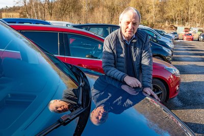 Autohändler Frank Demmler beobachtet gerade Verschiebungen. „Die meisten Käufer sind ein Level nach unten gerutscht.“