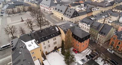 Für das Welterbezentrum in Marienberg entsteht im Hinterhof der Gebäude Markt 5 und 6 ein Anbau. Die Aufnahme entstand im März. 