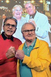 Jürgen Croy (links) und Peter Ducke plauderten am Mittwoch im Auer Kulturhaus aus dem Nähkästchen. 