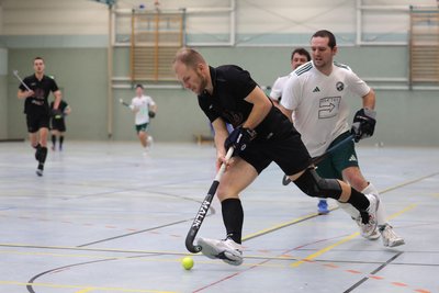 Dirk Lange (Mitte) und die Männer des SV Motor Meerane verspielten gegen Spandau einen Vorsprung und verpassten so den ersten Saisonsieg.