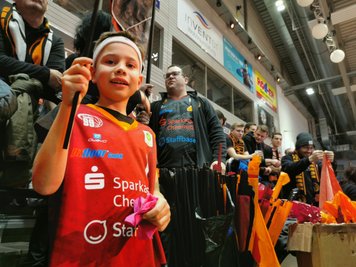 500 mitgereiste Fans peitschten die Chemnitzer lautstark nach vorn.