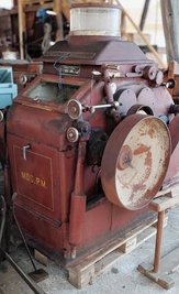 Auch diese Schrotmühle ist ein Ausstellungsstück. Sie stammt aus den 1950er-Jahren.