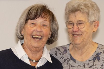 Rita Marschner (links) und Gudrun Findeisen leiten die Ortsgruppe Burkhardtsdorf der Volkssolidarität.