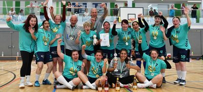Sie haben es wieder getan: Bereits zum zweiten Mal in dieser Saison gewannen die Peniger Handballerinnen den Kreispokal. Ab Herbst wollen sie sich nun eine Etage höher - in der Bezirksklasse - mit anderen Teams um Liga-Punkte messen. 