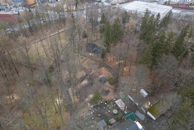 Ein Teil des Stadtparks am Pöhlberg aus der Luft: Das Areal wird künftig in verschiedene Bereiche aufgeteilt.
