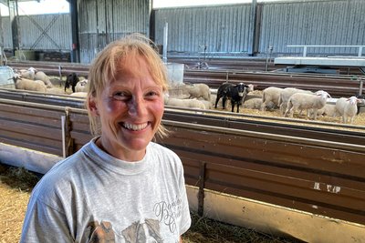 Über den Absatz der in Lengenfeld veredelten Wolle freut sich auch die Stangengrüner Schäferin Katrin Brechler.