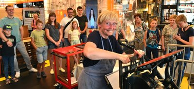 Christa Frohburg im Erlebnismuseum Zeit-Werk-Stadt in Frankenberg.