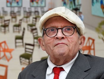 Der Künstler lebte abwechselnd in Großbritannien und Kalifornien.