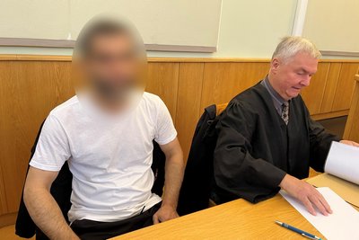 Der Angeklagte mit seinem Verteidiger Torsten Landgraf.