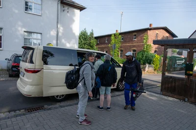 Die Passagiere aus dem Zug konnten mit einem Taxi weiterreisen.