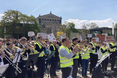Die Sächsische Bläserphilharmonie sorgte für emotionale Momente mit musikalischer Untermalung.