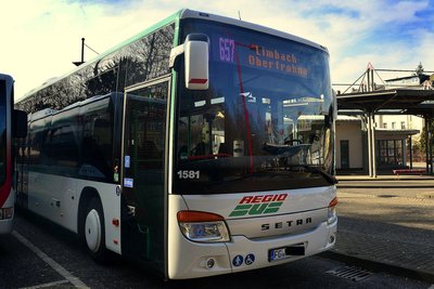 Die regionalen Busunternehmen in Sachsen, zu denen auch Regiobus in Mittelsachsen gehört, haben der Dienstleistungsgewerkschaft Verdi ein neues Tarifangebot unterbreitet. Am Donnerstagmittag war noch unklar, ob Verdi den angedrohten unbefristeten Streik nun erst einmal abbläst.