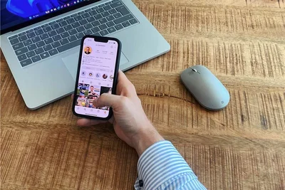 Makler und Influencer. Seine Arbeit als Fachmann und Content-Creator kann der 31-Jährige sinnvoll vereinbaren. 