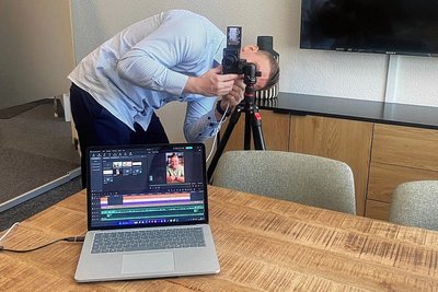 Im Schnitt braucht er für ein neues Videos ein bis zwei Stunden. Zeit, die im durch seine Online-Umstellung nicht fehlen. 
