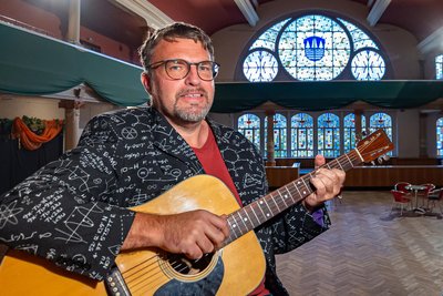 Winfried Richter ist im Saal des Olbernhauer Tivoli aufgetreten.