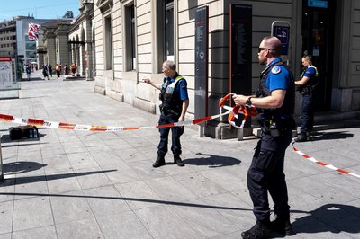 Drei Menschen wurden verletzt. 
