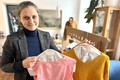 Henriette Helmstedt lädt zu Kleidertausch-Aktionen während der „Fashion Revolution Week“ ein.