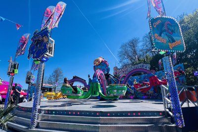 An der Stelle, wo sonst das vor allem bei Teenagern beliebte Karussell „Breakdance“ steht, ist jetzt das „Beach Monster“ zu finden.