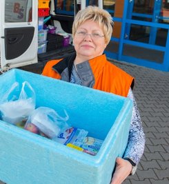 Renate Selbmann (60) aus Lugau, arbeitslos, engagiert sich beim Stollberger Tafelverein.