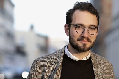 Schriftsteller Lukas Rietzschel verwebt in seinem neuen Roman die Biografie des Malers Georg Baselitz mit der fiktiven Geschichte über den 1991 geborenen Jan. 