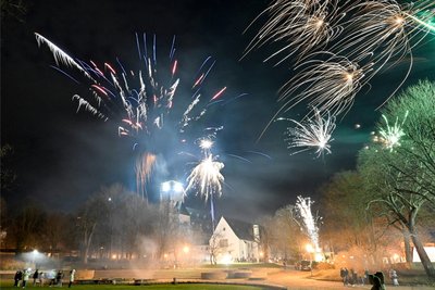 Vom Schlossteich aus stiegen zum vergangenen Jahreswechsel viele Raketen in den Himmel.