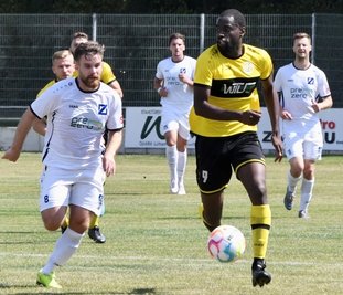 Christopher Bibaku erzielte den ersten Saisontreffer für den VFC Plauen. Nicht einmal zwei Minuten waren da in Zorbau gespielt. Am Ende standen die Gelb-Schwarzen aber nach der 1:3-Niederlage dennoch mit leeren Händen da. Nun kommt Union Sandersdorf ins Vogtlandstadion. 