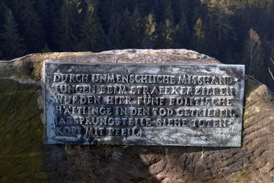Manche Häftlinge konnten die Quälereien dort nicht mehr aushalten und stürzten sich über die Klippen.