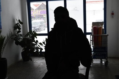 Dieser Mann sagte, er sei von Unbekannten entführt und bedroht worden.