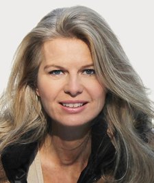 Katharina Sulzbach - Betrachtet Gegensätze auch aus satirischer Sicht.