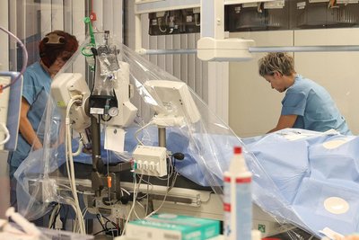 Eine Herzkatheter-Operation: Die Zulassungen für Medizinprodukte im Euroraum werden immer schwieriger.