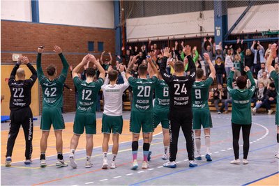 Wollen am Samstag weiterjubeln: die Handballer der HSG Freiberg, hier nach dem knappen 29:28-Auswärtssieg beim HSV Dresden im Dezember.