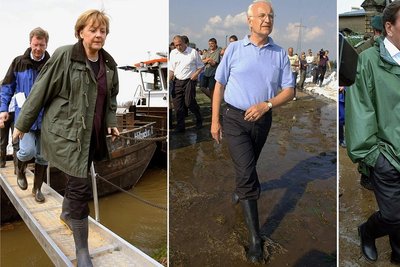 Politik in Stiefeln: Bundeskanzlerin Angela Merkel (CDU, linkes Bild) und der damalige niedersächsische Ministerpräsident Christian Wulff (CDU) im Jahr 2006 bei einer Deichsicherung in Niedersachsen. Kanzlerkandidat Edmund Stoiber (CSU, Foto Mitte) am Ufer der überlaufenden Goitzsche in Bitterfeld im Jahr 2002. Bundeskanzler Gerhard Schröder (SPD) im überfluteten Grimma im Jahr 2002. 