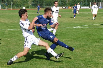 In der 62. Minute erzielte Neuzugang David Zrebnak (Mitte) das 4:0.