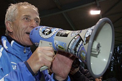 Mission beim CFC erfolgreich beendet: Trainer Christoph Franke im Mai 2008 zu den Fans.
