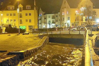 Der Zwota-Bach in Klingenthal war am Sonntag auf über 1,30 Meter angestiegen.