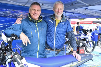 Enduro-Legende Mike Heydenreich (l.) mit Gerhard Posch aus Südtirol, der in der Super-Senioren-Klasse startet.