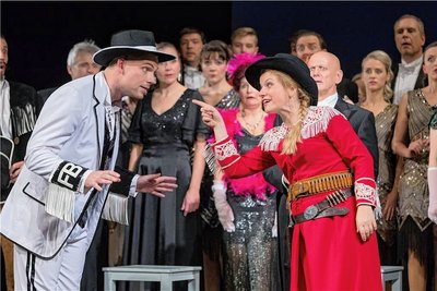 Sie hat an der Seite von Jason-Nandor Tomory die schusssichere Annie Oakley gespielt in Irving Berlins Musical „Annie get your gun“ – eines ihrer Lieblingsstücke.
