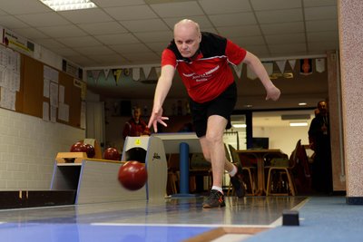 Der Rochlitzer Uwe Stagge gewann zum Auftakt sein Duell und räumte 540 Kegel ab.
