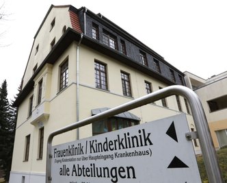 Das Schild muss wohl bald geändert werden. Die Kinderklinik am Lichtensteiner DRK-Krankenhaus dürfte ab März nicht mehr existieren.