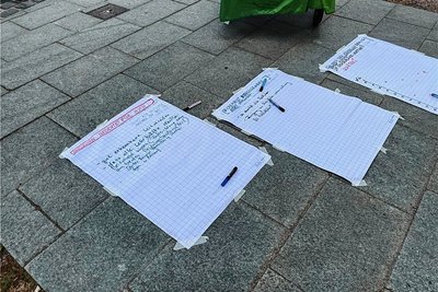 Passanten konnten aufschreiben, was für sie Inklusion bedeutet. 