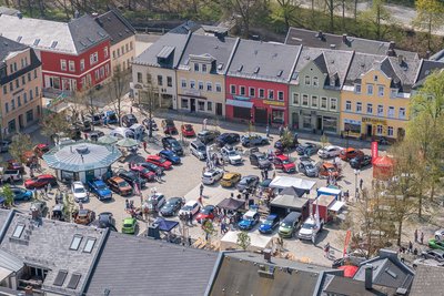 Der Neumarkt aus der Luft: Zum Autofrühling wird die Innenstadt zum Auto-Mekka.
