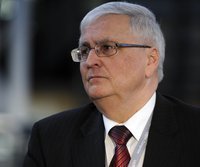 DFB-Präsident Theo Zwanziger haut auf den Tisch