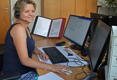 Wer bei der Sparkasse Chemnitz anruft, kommt möglicherweise bei ihr raus. Denise Thost arbeitet im Callcenter von Procurax. Das Unternehmen betreut unter anderem die Chemnitzer Sparkasse - aber nicht nur diese.