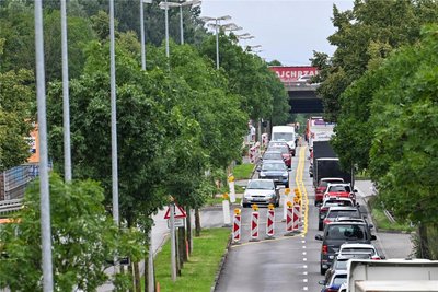 Von der stadtwärtigen Spur (im Foto links) der Neefestraße ist derzeit keine Abfahrt zum Neefepark möglich.