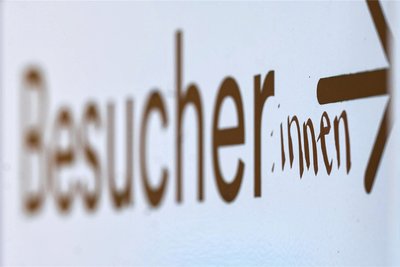 Gendern spaltet die Gesellschaft. Während zum Beispiel die Stadt Chemnitz in Mitteilungen gendert, lehnt eine Mehrheit der Deutschen geschlechtsneutrale Sprache ab.