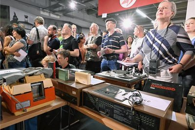 Wer mochte, konnte seine ersteigerten Exponate sofort mitnehmen. Ansonsten müssen sie bis Mittwoch abgeholt sein.