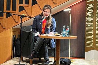 Stevie Schmiedel hat in der Villa Esche in Chemnitz aus ihrem neuen Buch gelesen. Die Anwesenden hörten aber nicht nur zu, sondern wollten auch diskutieren.